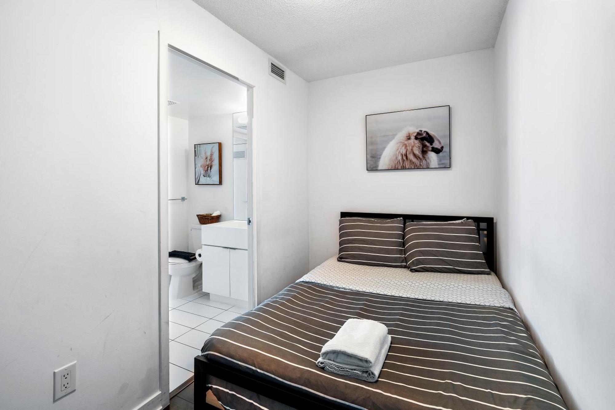 Exquisite Condos By Cn Tower With Parking Торонто Екстер'єр фото