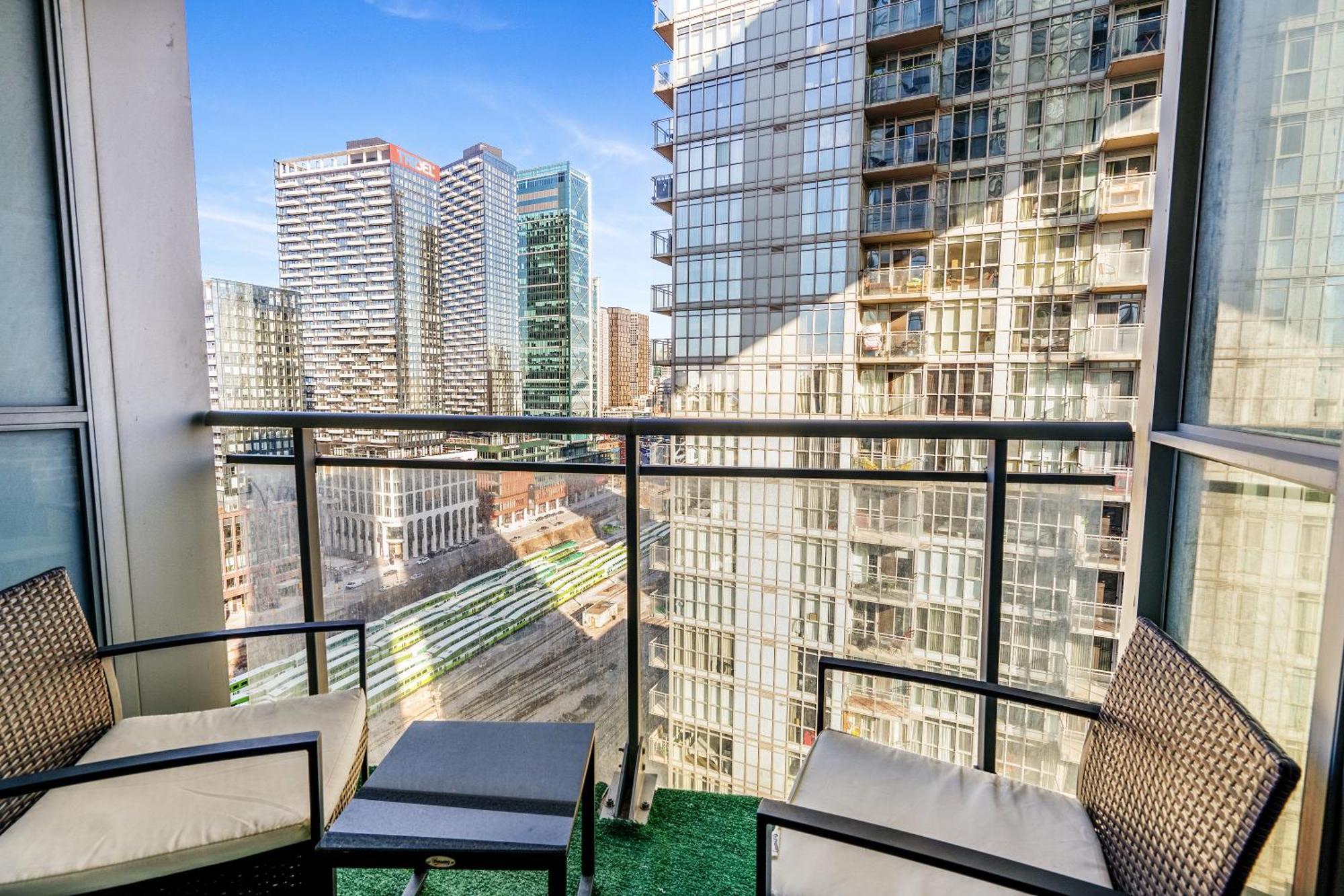 Exquisite Condos By Cn Tower With Parking Торонто Екстер'єр фото